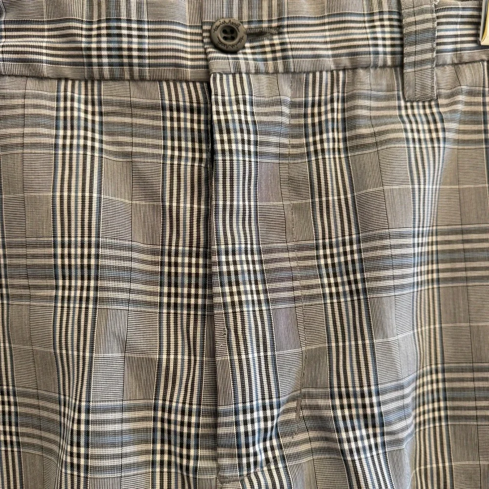TravisMathew Mens Size 36 Plaid Golf Shorts Grey Blue Black Stretch Performance